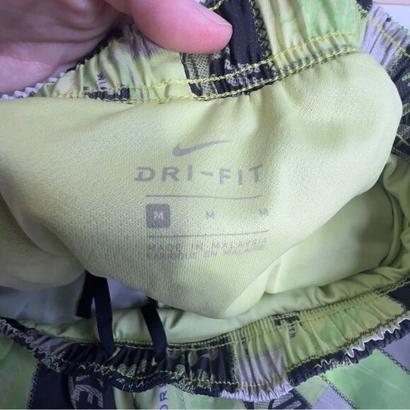 Nike ICON Clash Oregon Womens Dri-Fit Tempo Shorts medium - Picture 16 of 16